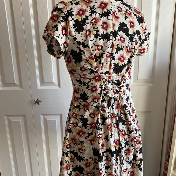 Floral Button up & Tie in the back dress - Picture 6 of 8